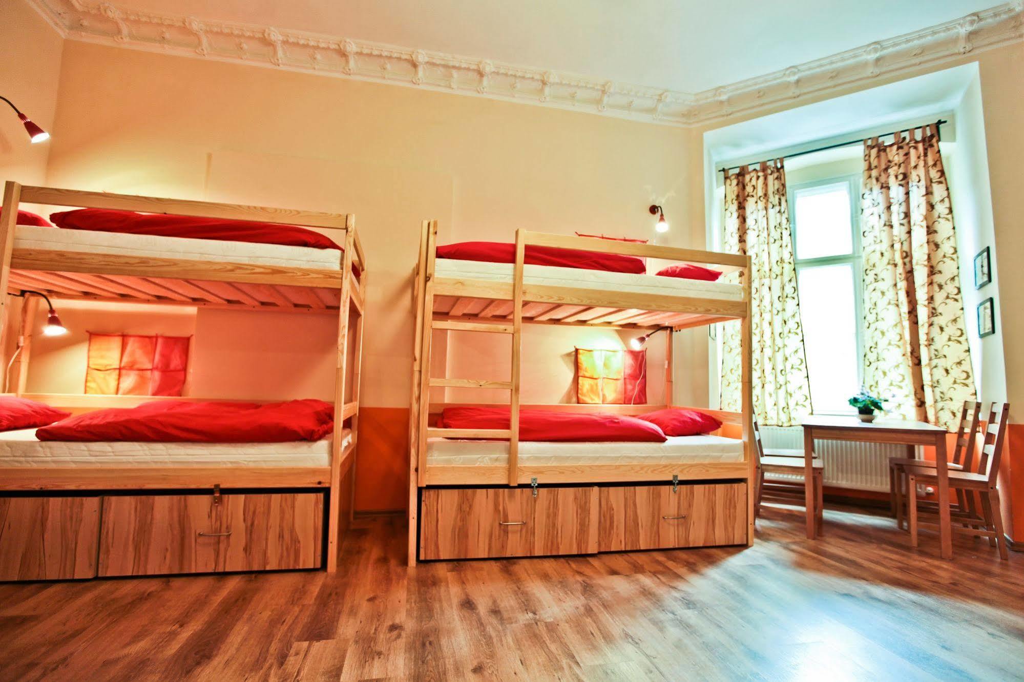 Poco Loco Hostel Poznań Esterno foto